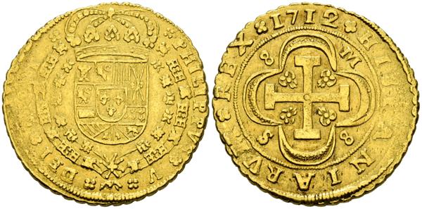 47 - FELIPE V (1700-1746). 8 Escudos. (Au. 26,85g/36mm). 1712. Sevilla M. (Cal-2019-2281). Tipo Cruz. Ceca, ensayador y valor en reverso. MBC+. Vanos de acuñación. Escasa.<BR><BR>Hasta 1728, fecha en la que aparecen los primeros bustos, los conocidos como tipo cruz se convierten en los oros más icónicos del reinado de Felipe V aunque no suponga, este diseño, una novedad en la numismática española. Cuenca, Valencia, Segovia, Madrid y Sevilla son las cecas peninsulares donde se acuñan estas piezas que nos muestran un buen número de variantes y matices que hacen muy interesante su coleccionismo. En el caso de la  sevillana, y a diferencia de otras cecas que omiten esta información, muestra tanto el valor como el ensayador y la ceca en el reverso, justo en los huecos que dejan el enmarque polilobulado de la cruz potenzada (justamente la disposición y el orden de la S, M y el 8 es lo que da lugar a diferentes variantes). El descentre de la acuñación así como la ausencia de nexo del toisón en las primeras acuñaciones son otras de las características de estas piezas.  - 4.500€
